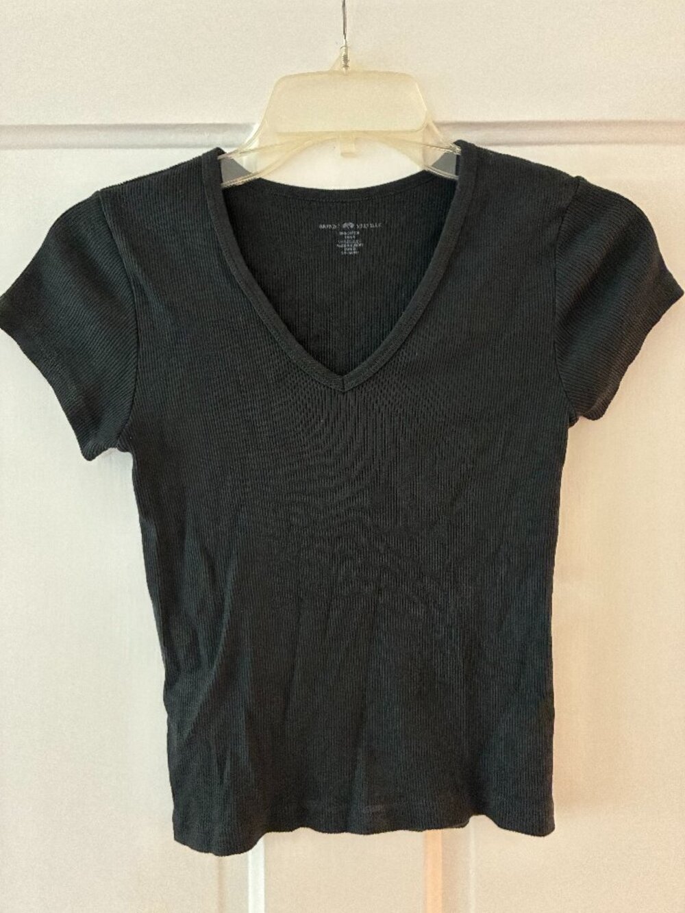 Brandy Melville Black Ribbed V-Neck Fitted Baby Tee